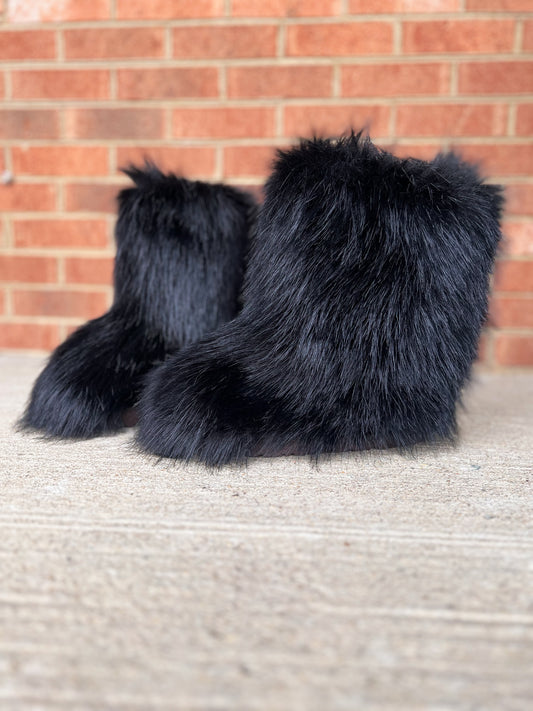 Baddies Closet Faux Fur Boots (Black)